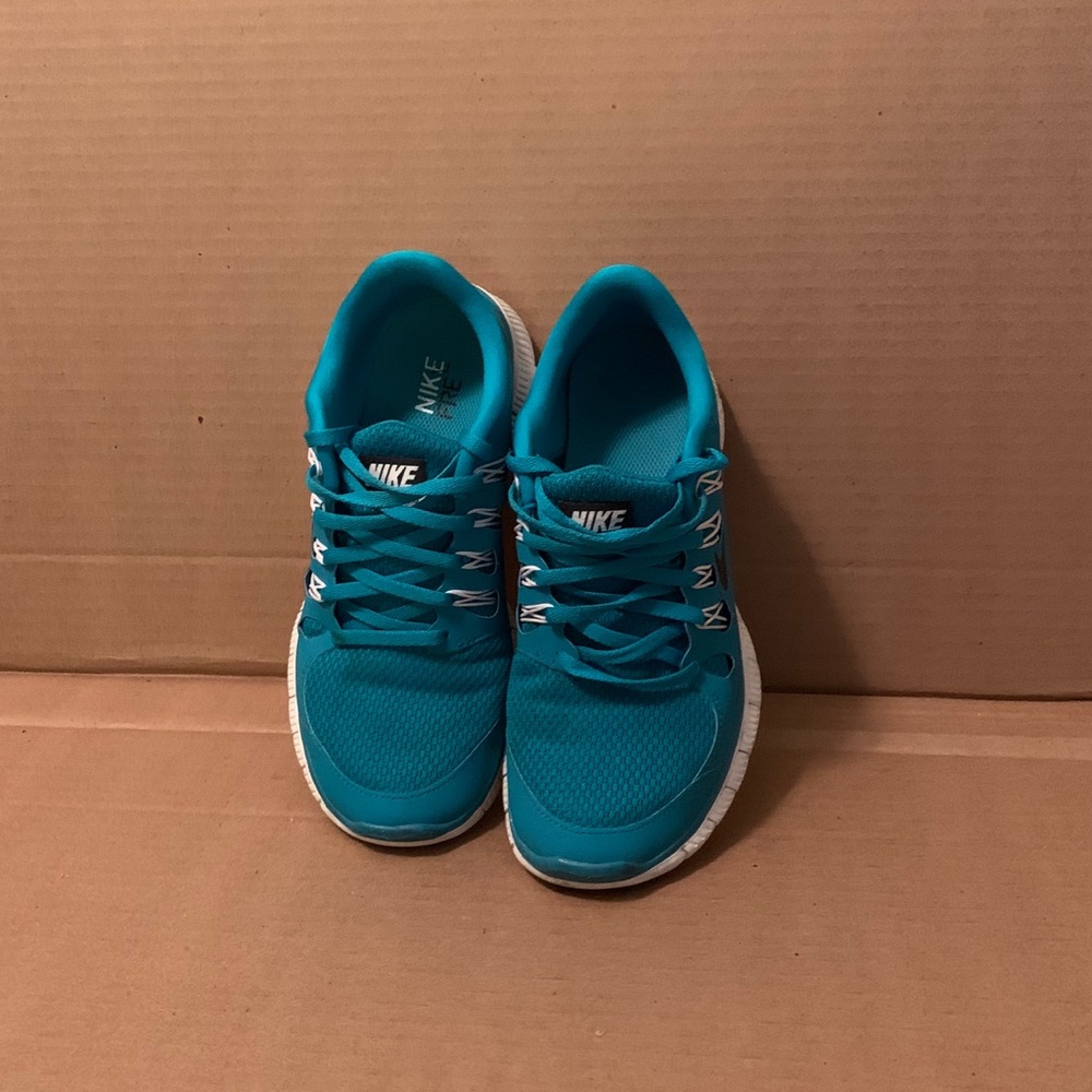 Nike Free 5.0 tennis shoes